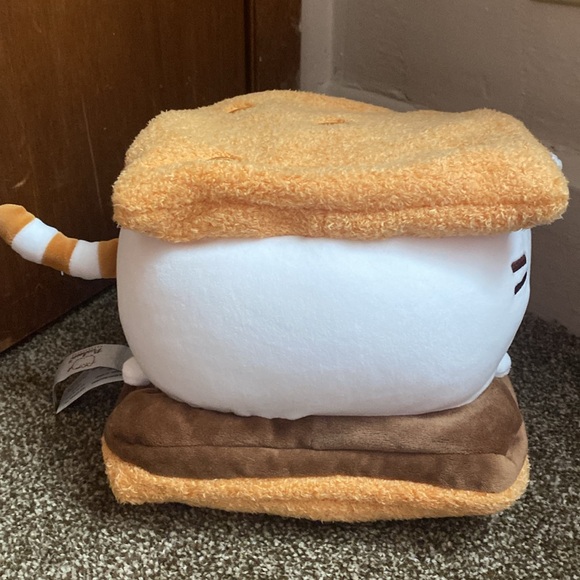 Pusheen S’more Plushie - Picture 3 of 5